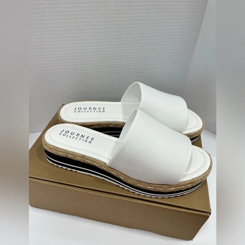 Journee Collection Womens Rosey Slide Sandals. Size 10WD. Color: White‎
